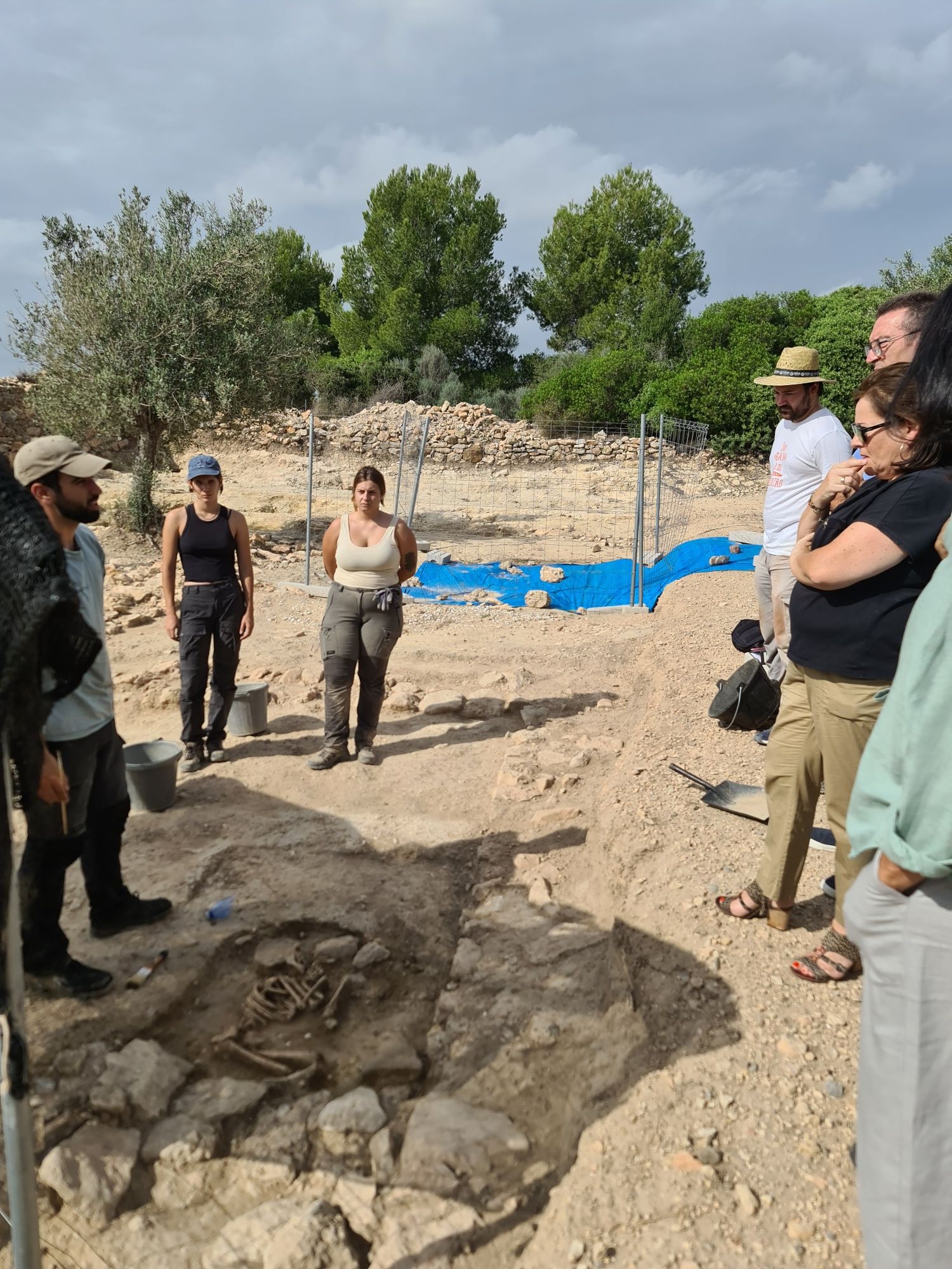 Aparece un esqueleto infantil de hace 1.400 años en un yacimiento de Riba-roja