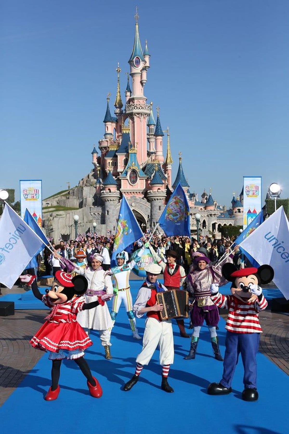 Disneyland Paris y las celebraciones del 50 aniversario de  It's a small world