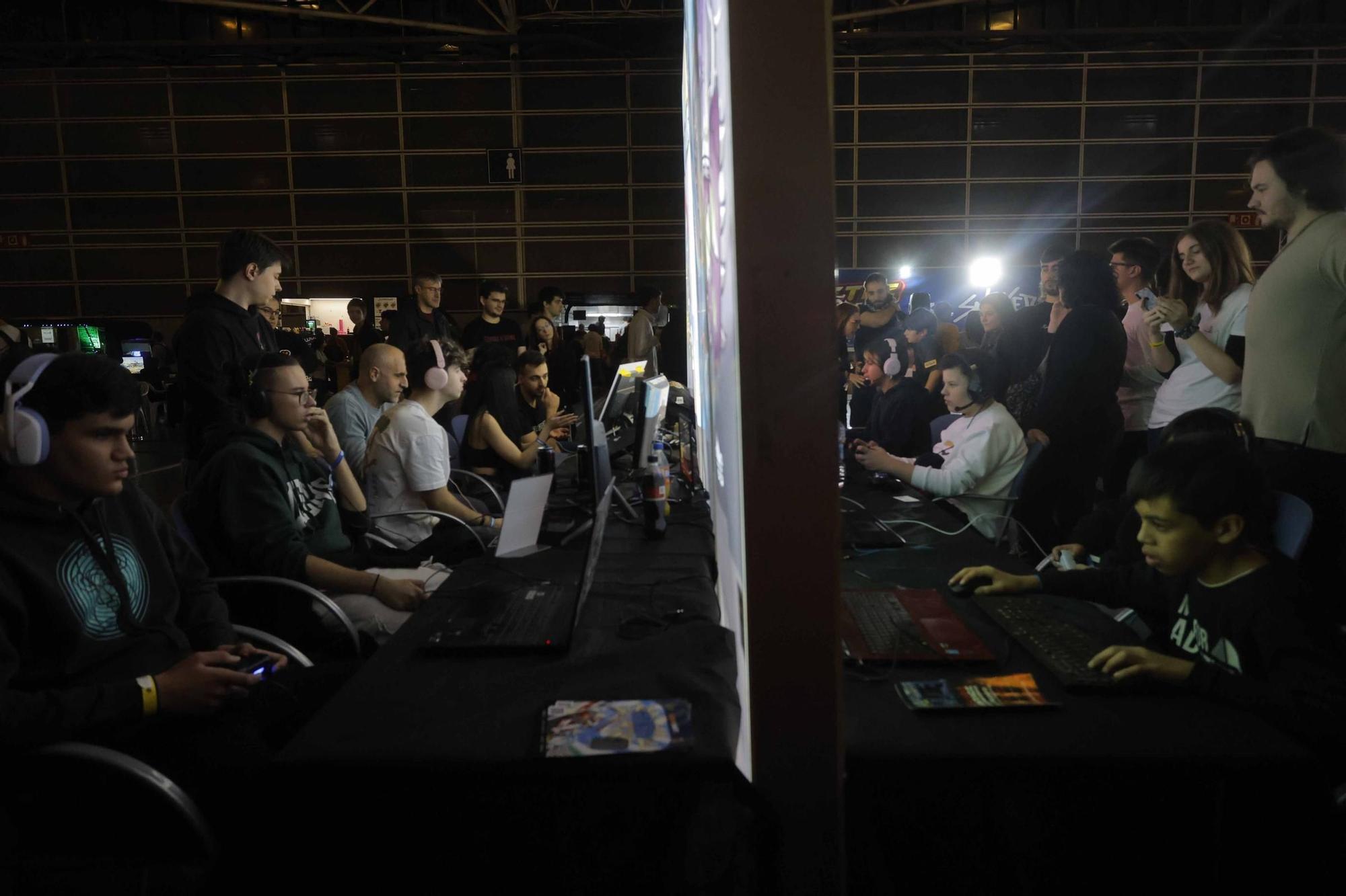 Los 'gamers' siguen jugando en la segunda jornada de la DreamHack Valencia 2023