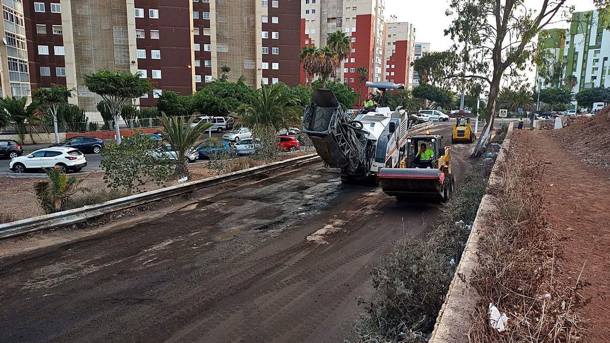 Comienzo, ayer, de las obras de reasfaltado en el Valle de Jinámar.