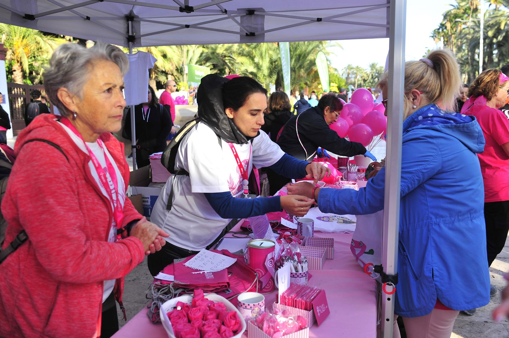 Más de 8.000 solidarios con el cáncer de mama en Elche