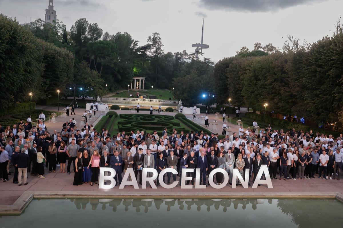 El alcalde de Barcelona, Jaume Collboni, participa en la recepción que la ciudad de Barcelona ofrece a los equipo participantes en la 37a edición de la Copa América de Vela. desde el Palauet Albéniz