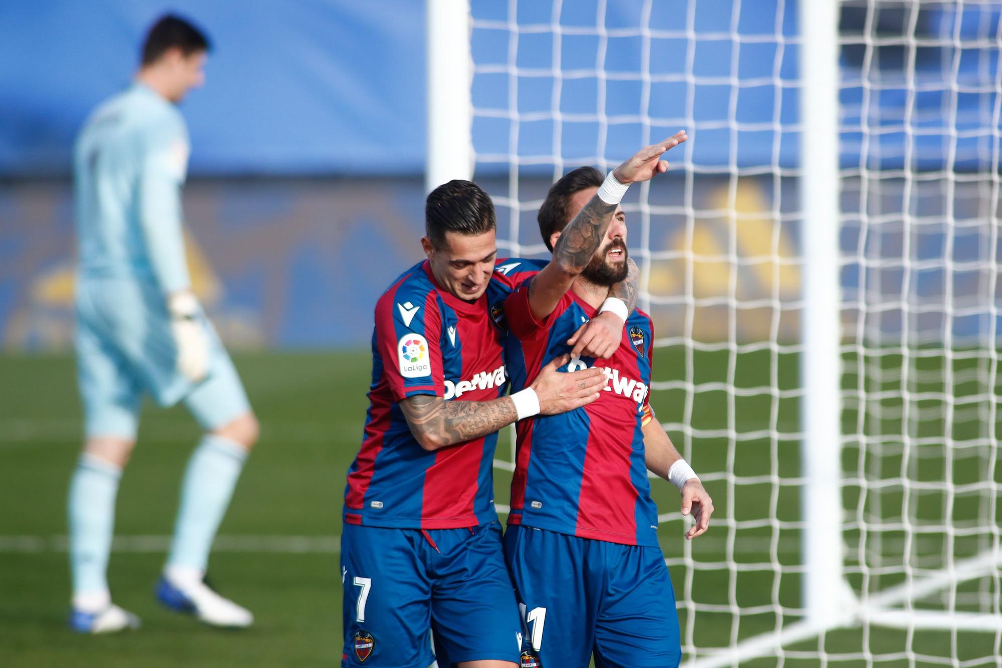 El Madrid pierde ante el Levante y se aleja de La Liga