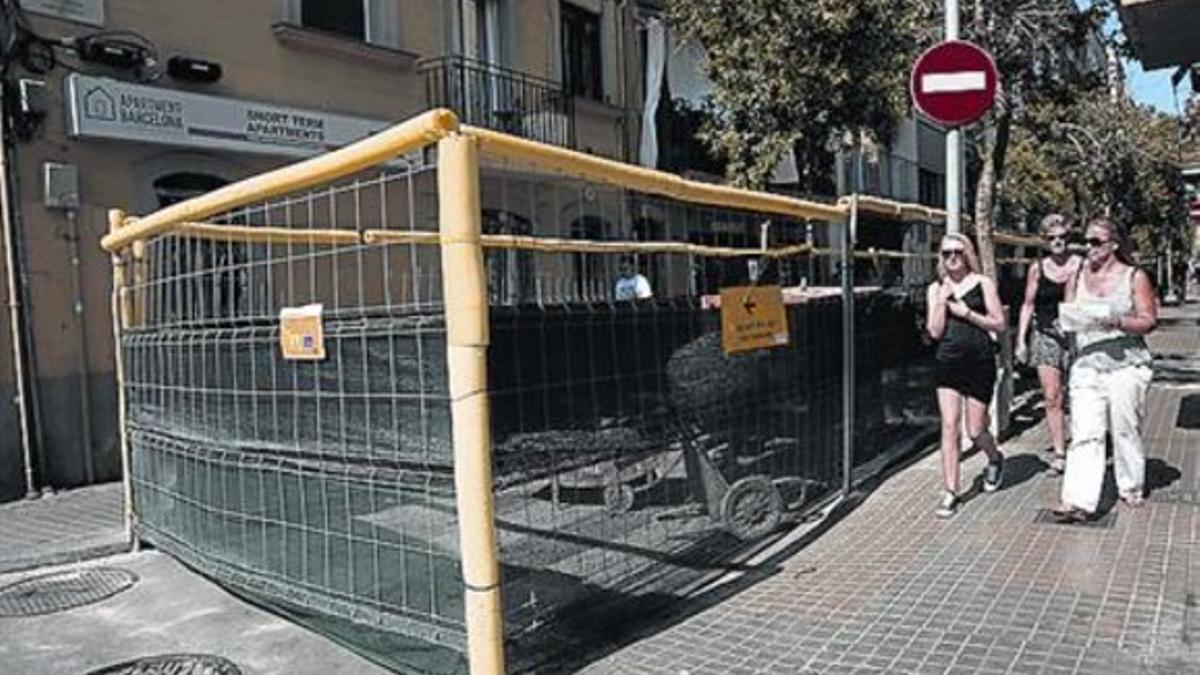 Primeras obras de peatonalización en la calle de Andrea Dòria.