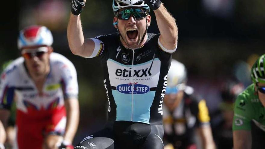 Cavendish muestra su alegría al ganar la etapa. // Efe