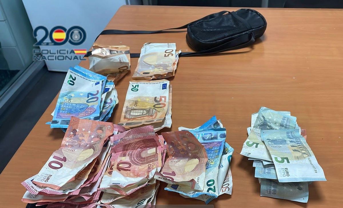 Dinero que sustrajo de la caja.