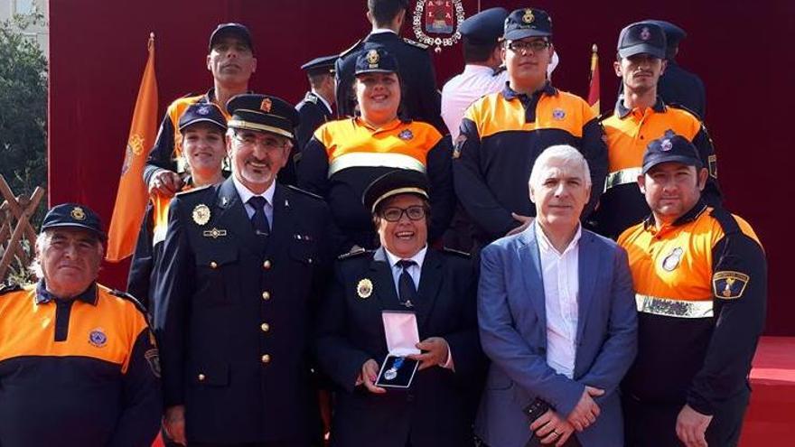 Espada con el alcalde, el jefe de la Policía y sus compañeros