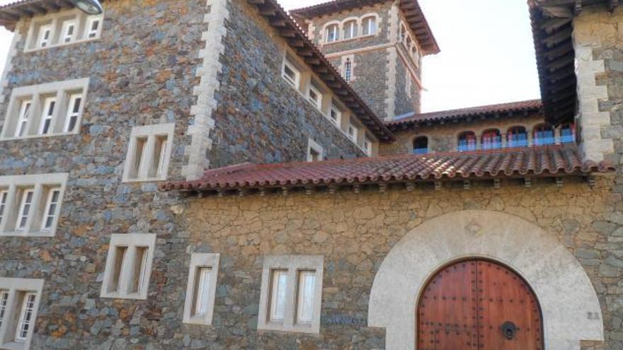 Façana de l&#039;escola Canigó de Barcelona.