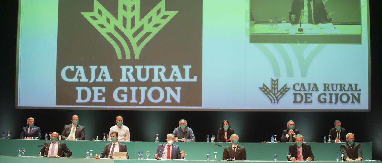 Participantes en la asamblea de Caja Rural de Gijón del pasado octubre.