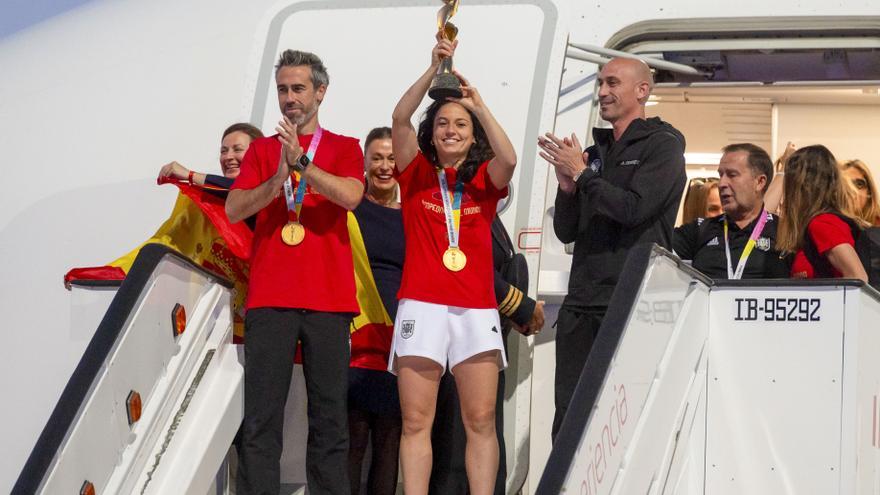 Ya están en casa las campeonas del mundo