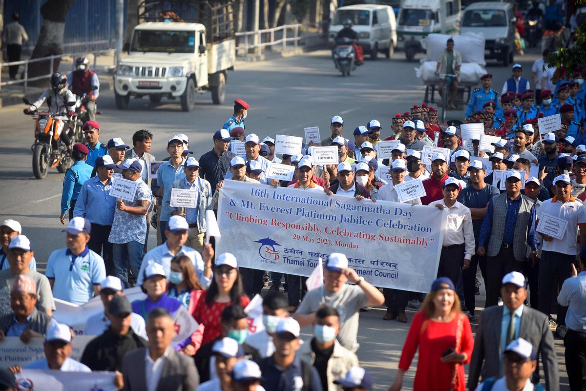 Nepal celebra el Día Internacional del Monte Everest