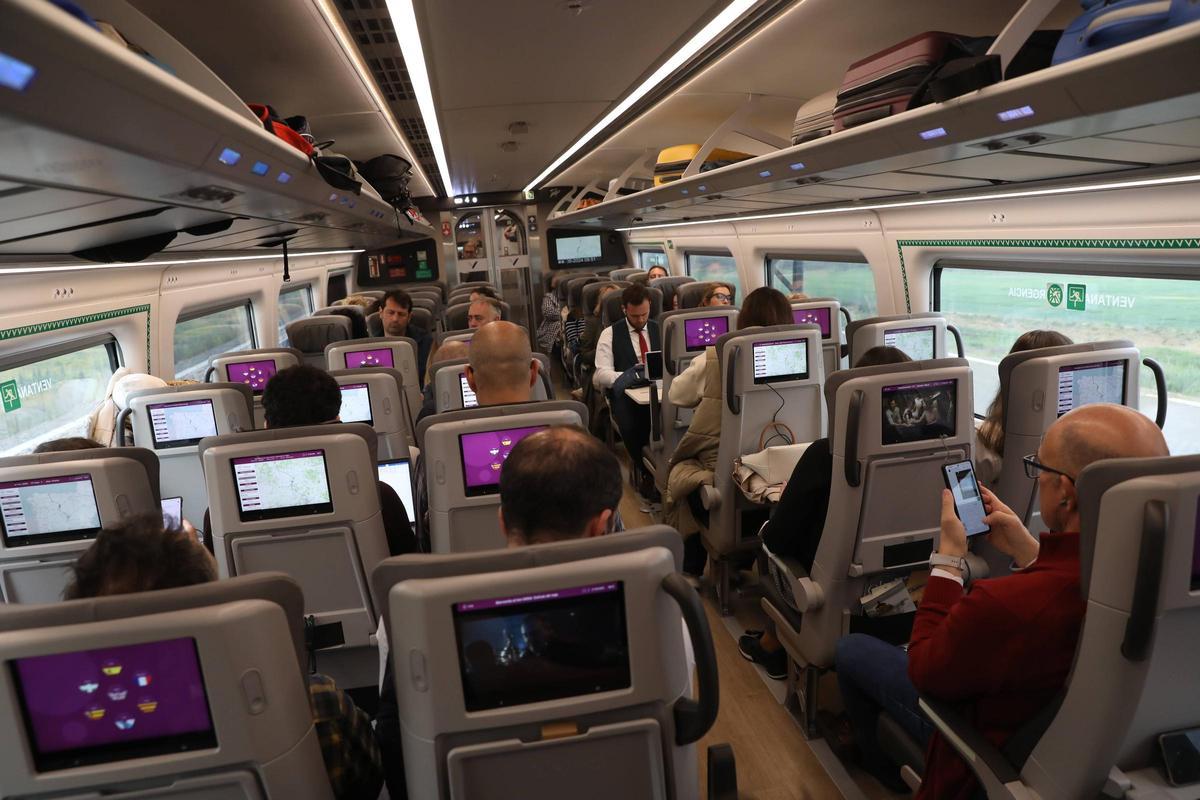 Un tren Avril, entre Asturias y Madrid