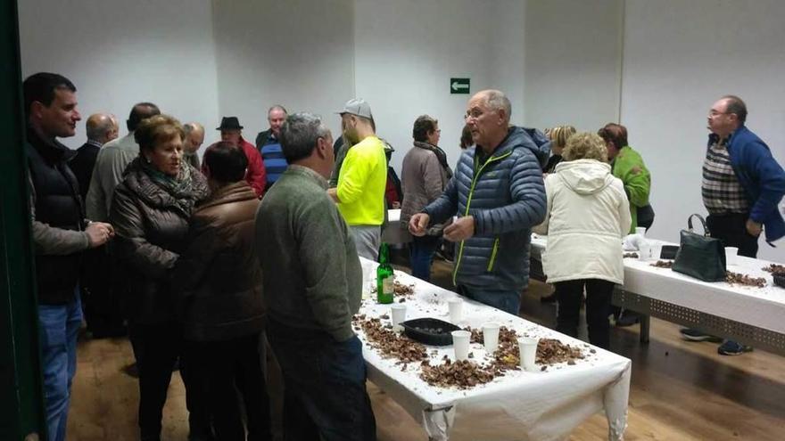 Participantes en el fornáu de Selorio.