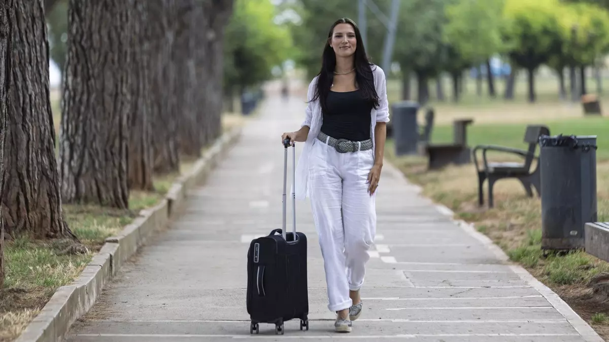 Anna Fernández, hostessa de vol: "Cada dia que vaig a treballar accepto que puc morir"