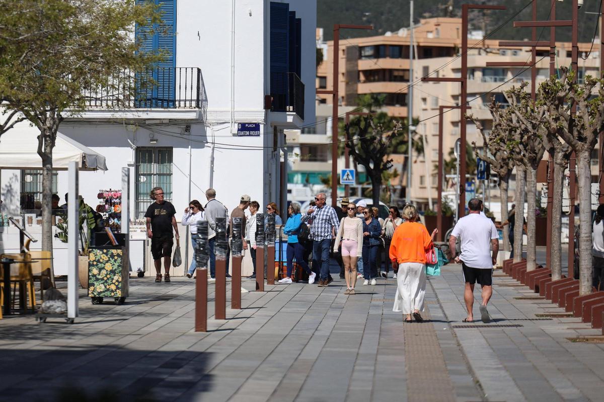 Galería: los comercios de la zona del puerto de Ibiza recobran vida durante la Semana Santa