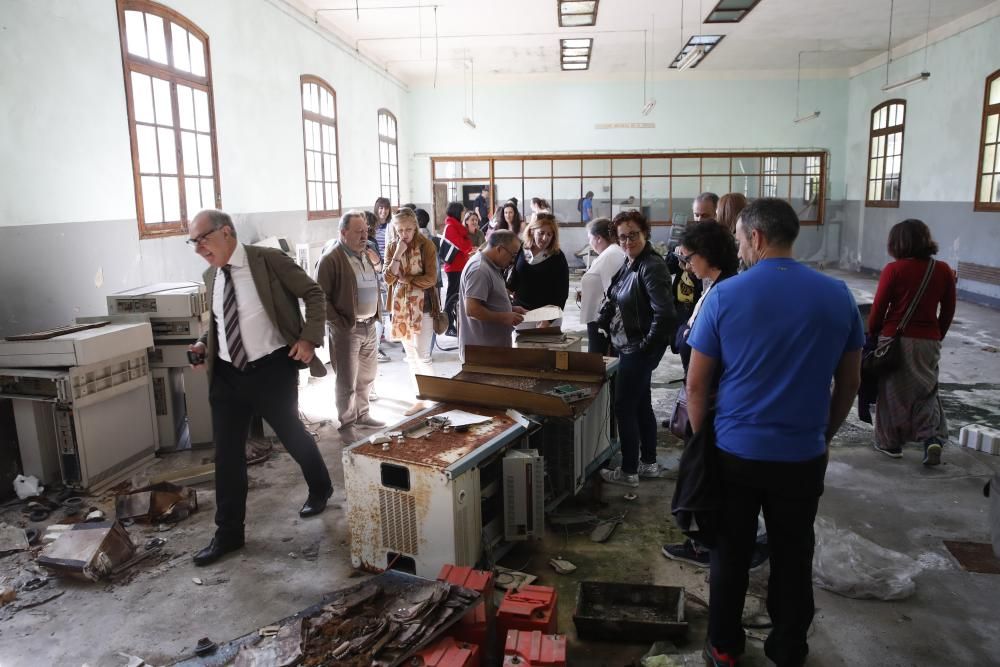 Trabajadores del CSIC visitan las instalaciones de la ETEA, donde se instalará su nuevo centro // Ricardo Grobas