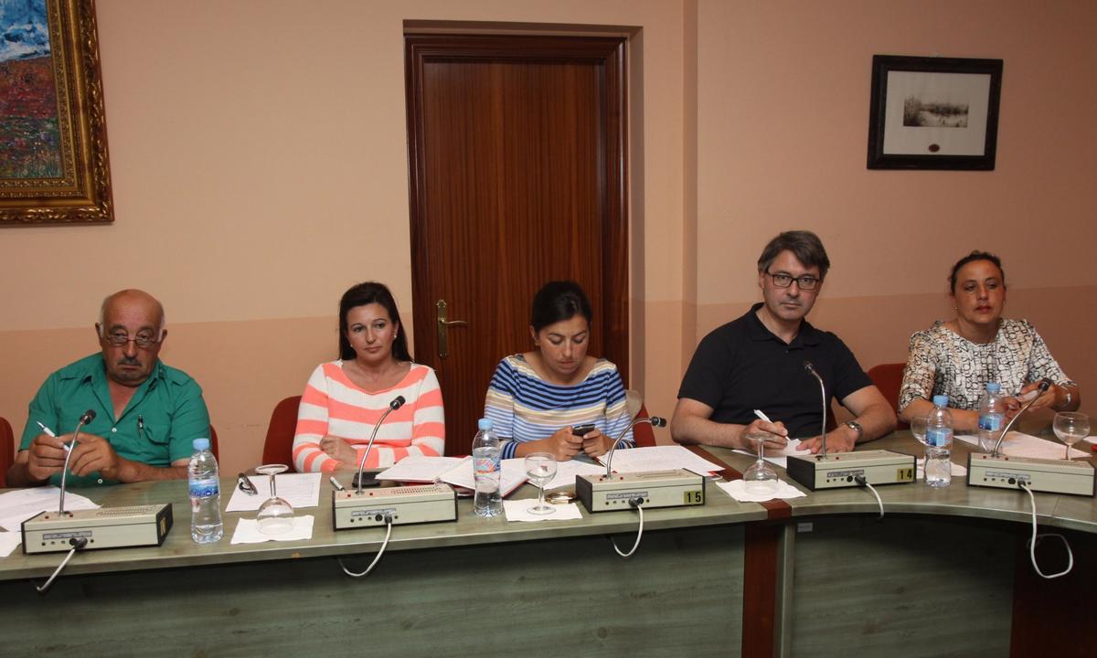 Una de las apariciones públicas de Noemi Outeda en su etapa como concejala y diputada provincial. Una de las apariciones públicas de Noemi Outeda en su etapa como concejala y diputada provincial.