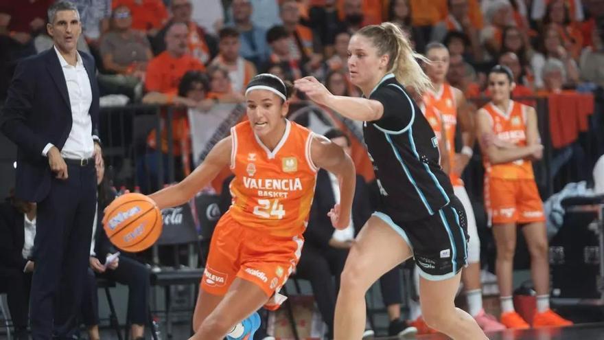 Awa Fam y Ben Abdelkader estrenan el Roig Arena a lo grande