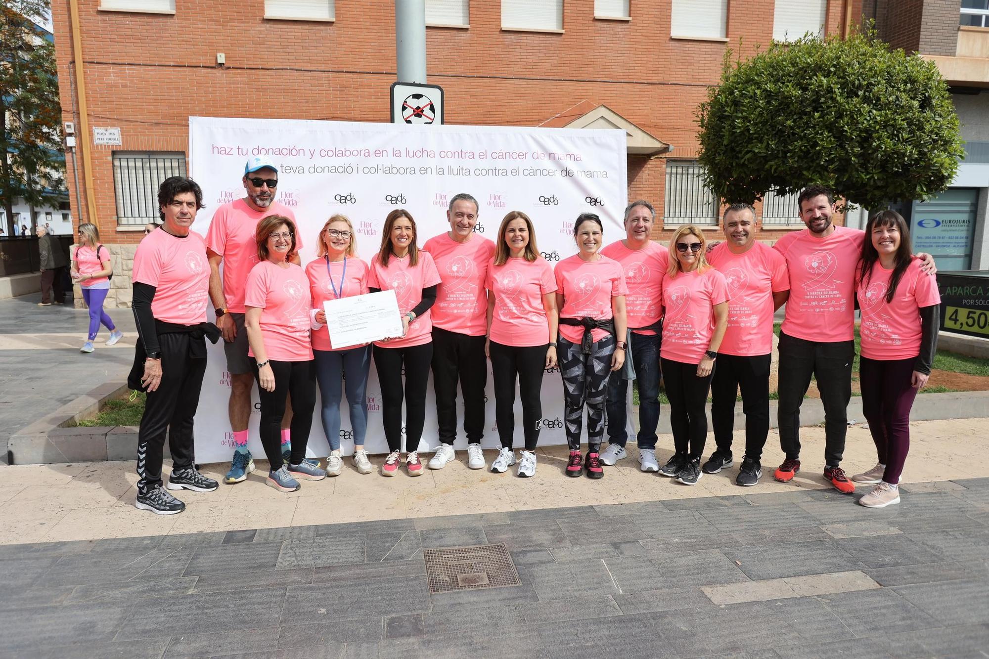 Las imágenes de la Marcha contra el Cáncer de Mama en Almassora