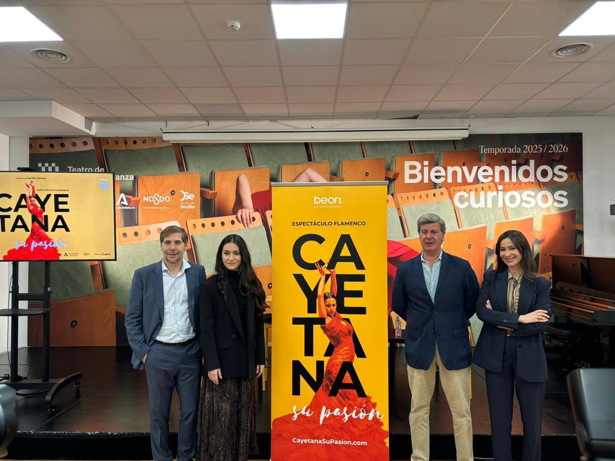 Foto de familia de los impulsores del espectáculo 'Cayetana, su pasión', que se podrá ver en el Maestranza el 2 y 3 de mayo.