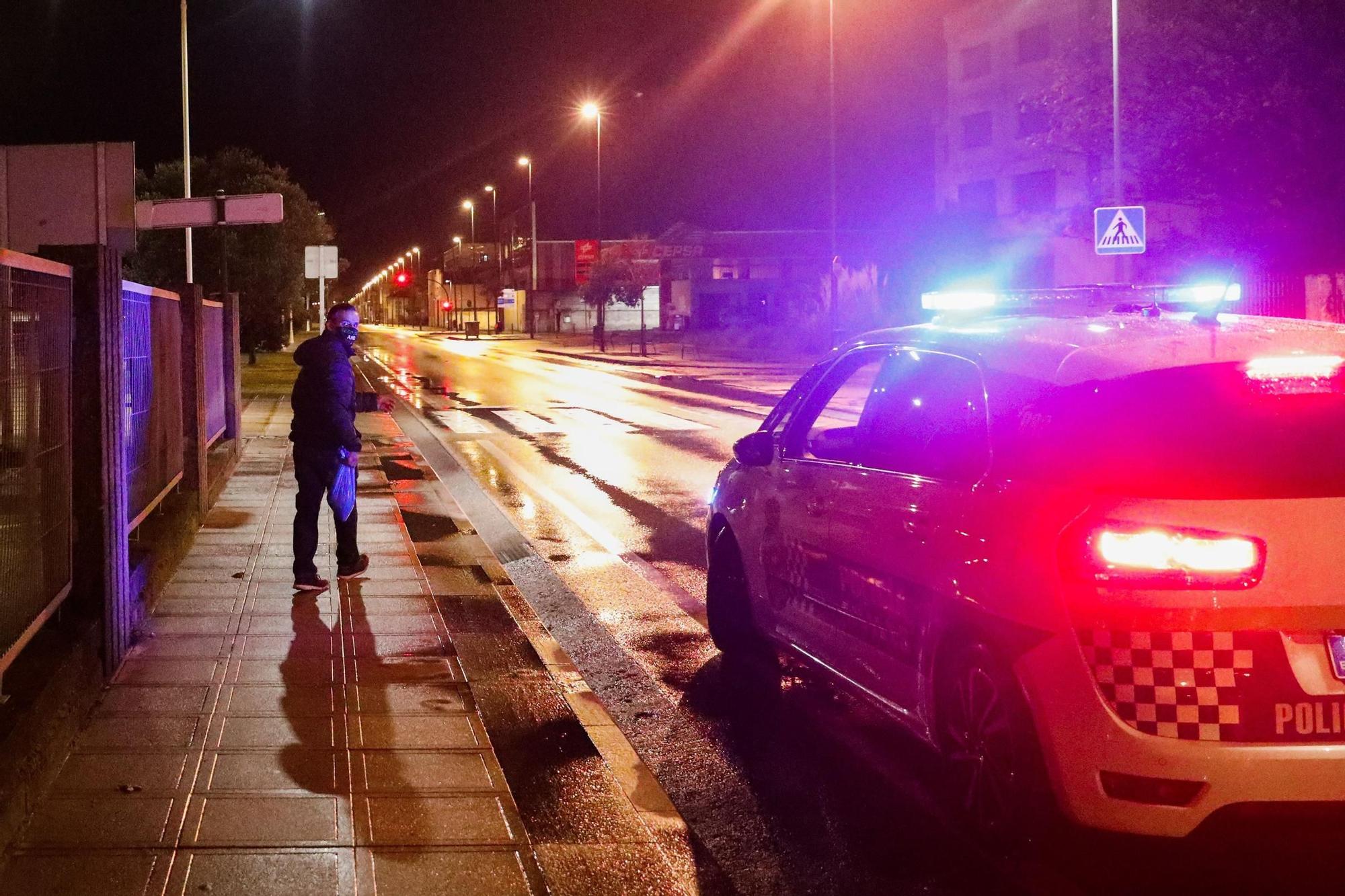 Patrullaje con la Policía Local de Avilés en la primera noche del estado de alarma