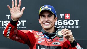 Hohenstein-Ernstthal (Germany), 12/07/2025.- Ducati Lenovo Team rider Marc Marquez of Spain celebrates winning the Sprint race of the motorcycling Grand Prix of Germany at the Sachsenring racing circuit in Hohenstein-Ernstthal, Germany, 12 July 2025. The Motorcycling Grand Prix of Germany takes place on 13 July. (Motociclismo, Alemania, España) EFE/EPA/Filip Singer