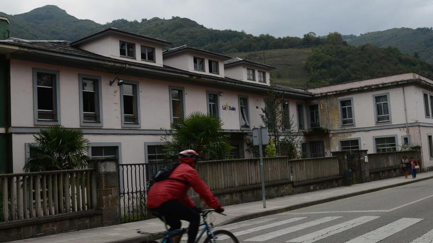 Antiguo colegio La Salle de Turón. | LNE