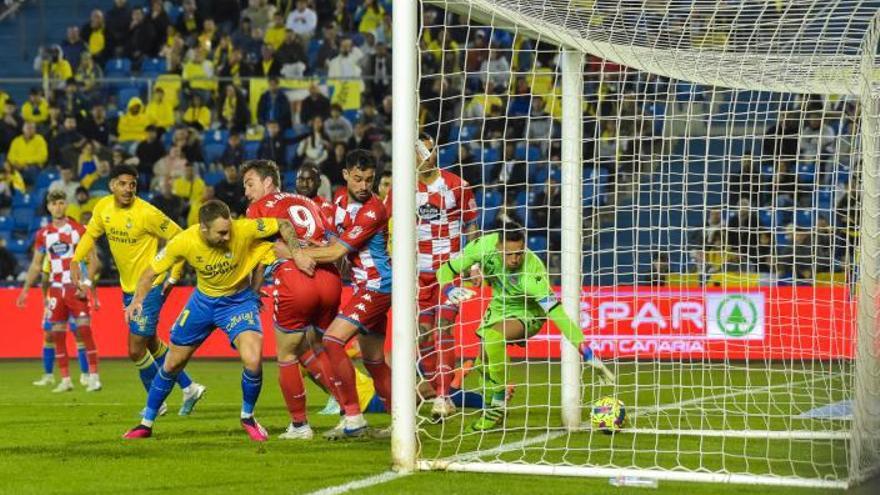 Instante en el que Loren Morón marca el tercer gol de la UD al Lugo, el sábado pasado. | |