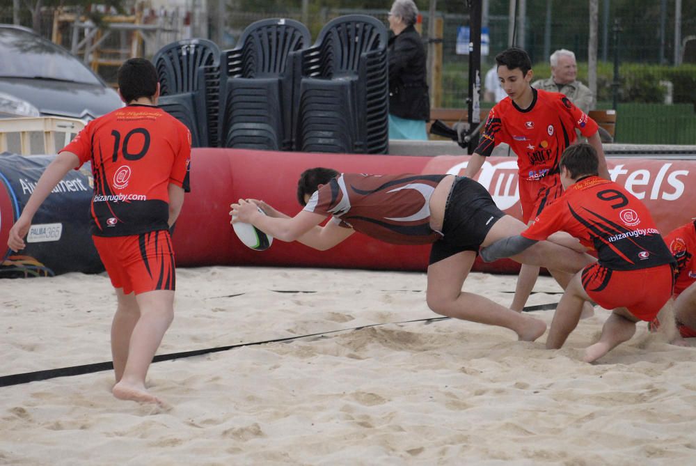 Viel Körperkontakt beim Palma Beach Rugby