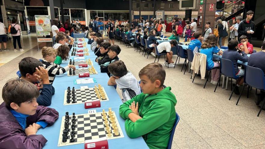 Área Central desplegó más de cien tableros de ajedrez para jugar el Torneo Ciudad de Santiago