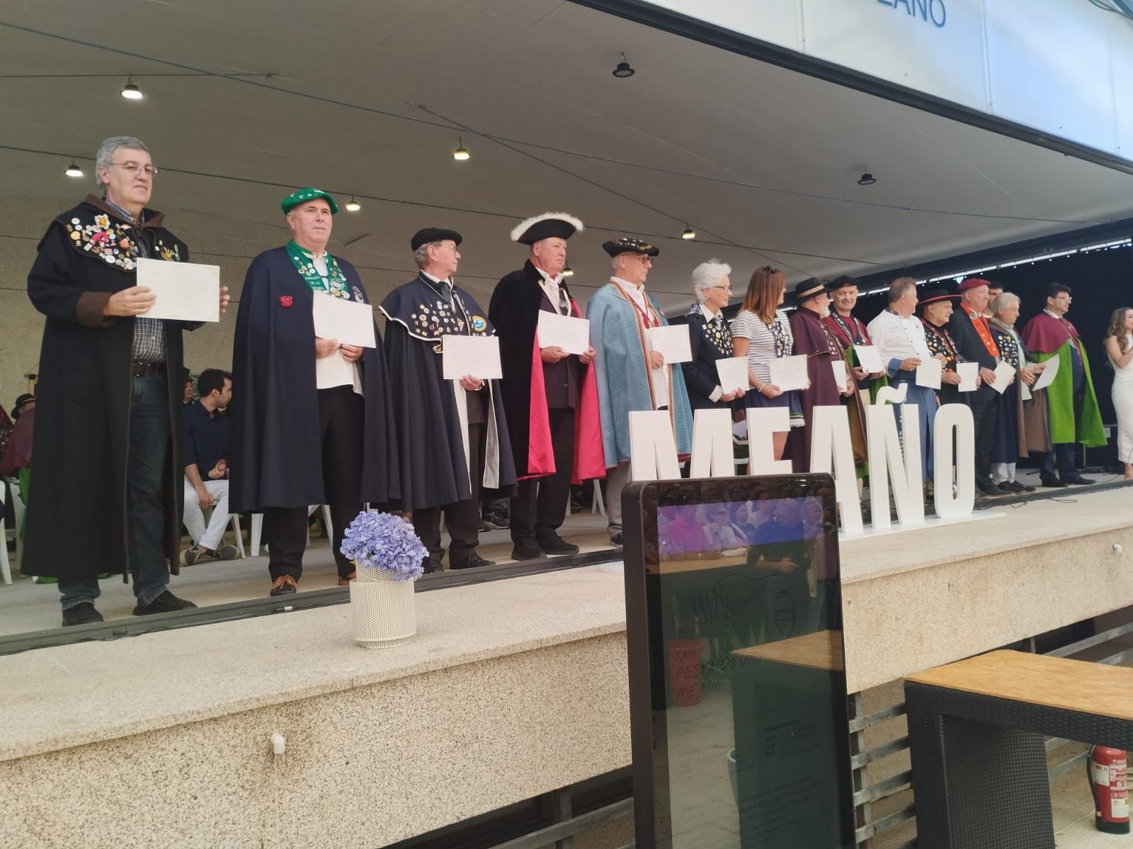 Asistentes a los actos de la Festa do Viño de Meaño.
