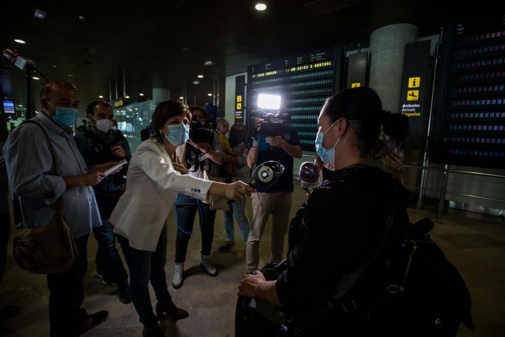 Llega el primer avión internacional a Manises