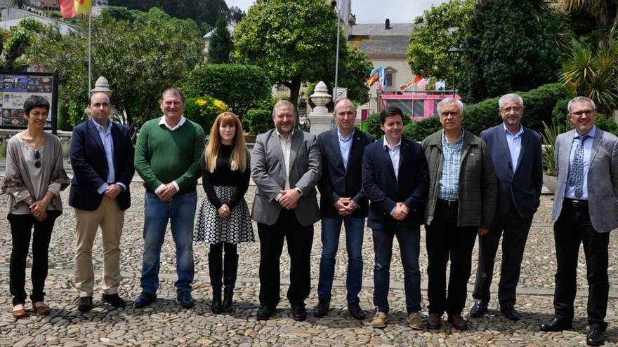 Norma Méndez (Cadena SER), Carlos Prieto (&quot;El Comercio&quot;), César Álvarez, Lucía Herrera (RTPA), Pablo Serrano (&quot;Diario de Ávila&quot;), Luis Felipe Fernández, Eloy Méndez (LA NUEVA ESPAÑA), José Ángel Pérez, José María Rato (Onda Cero) y Xabier Lombardero (&quot;El Progreso&quot;), ayer en Vegadeo.