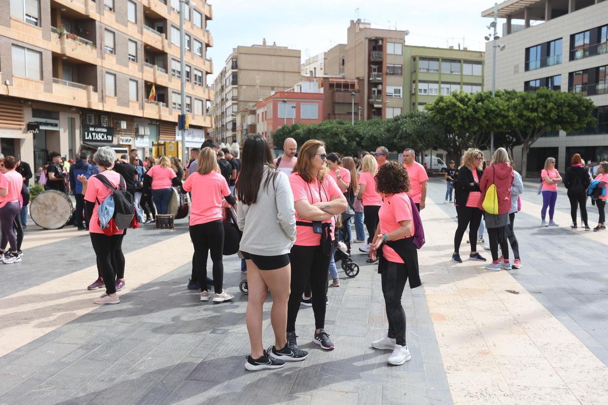 Las imágenes de la Marcha contra el Cáncer de Mama en Almassora