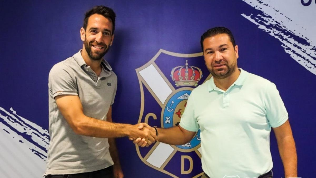 Carlos Ruíz renueva con el CD Tenerife