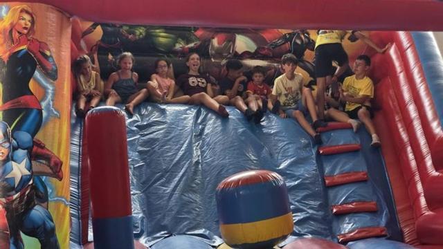 La jornada contó con hinchables para los niños. | SERVICIO ESPECIAL