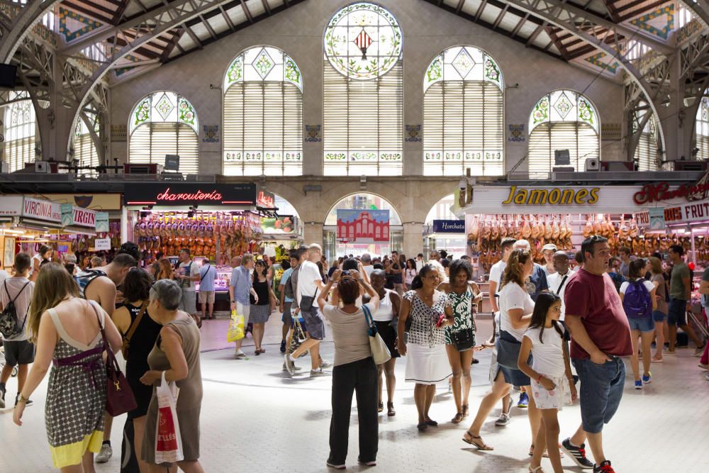 El centro de Valencia, lleno en pleno agosto