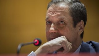 Telefónica suspende "con carácter inmediato" la relación laboral con Zaplana