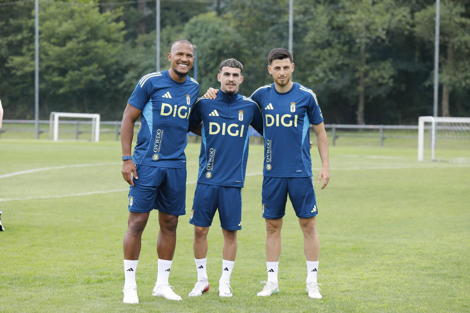 En imágenes: así fue la primera sesión de entrenamientos de Primera en El Requexón con Rodón, Reina y Domingues