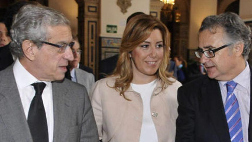 Susana Díaz, ayer con Braulio Medel y Antonio Yélamo, director de la Ser en Sevilla.