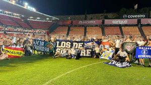 El Frente Bokerón en el césped del campo del Gimnàstic de Tarragona