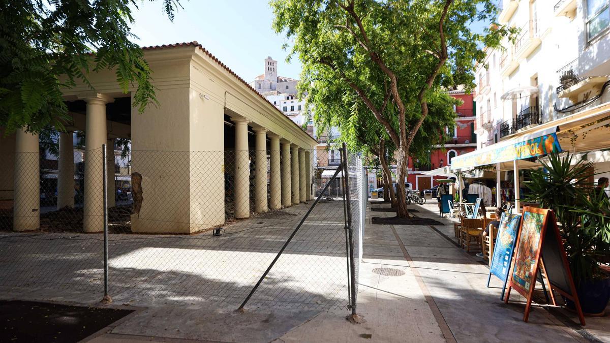 Vallado en las obras del Mercat Vell.