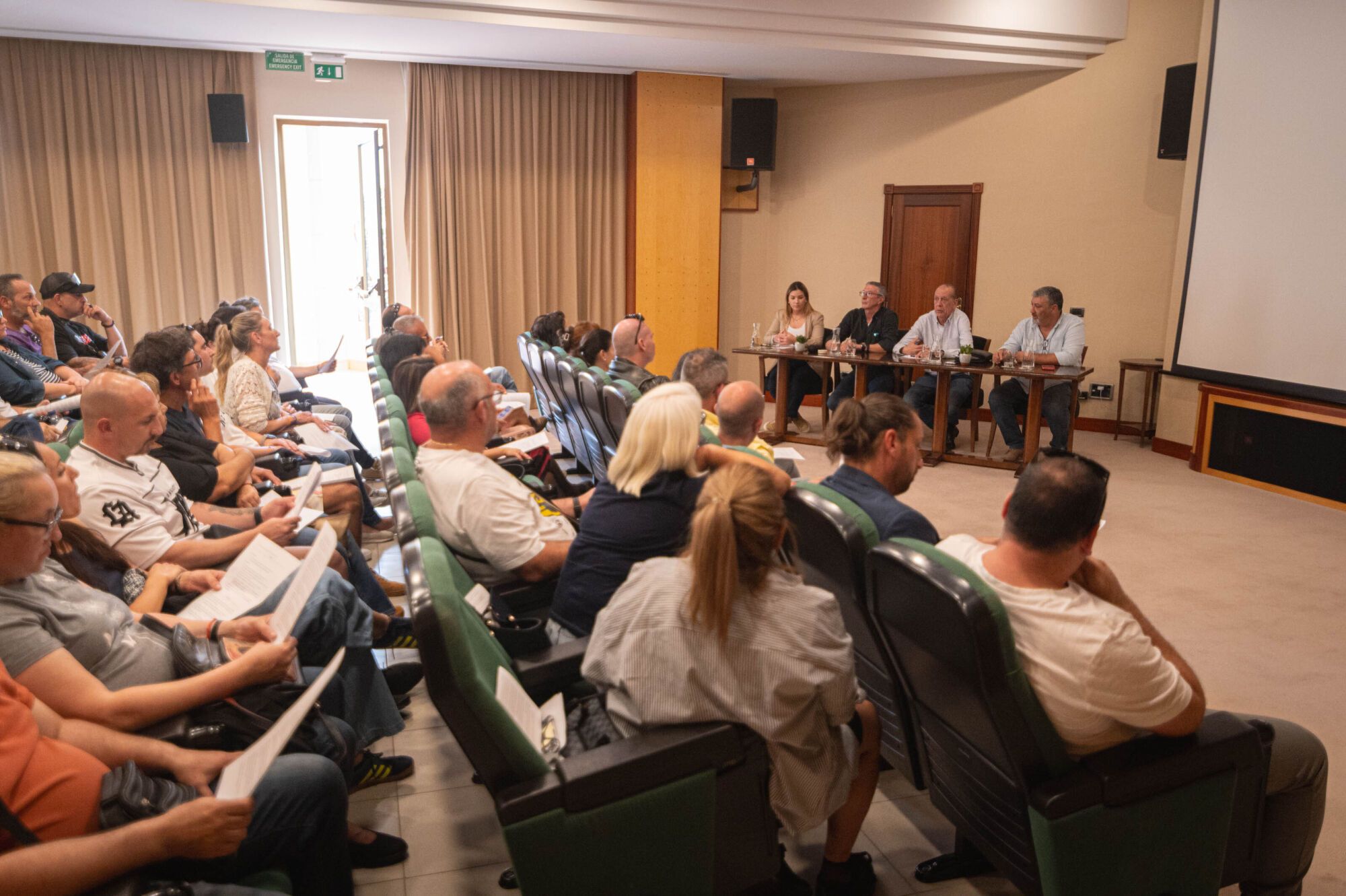 Asamblea de trabajadores del sector turístico en Tenerife