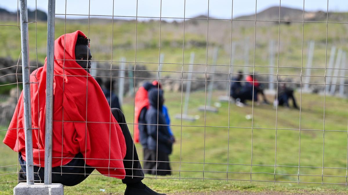 Un migrante subsahariano en El Hierro.