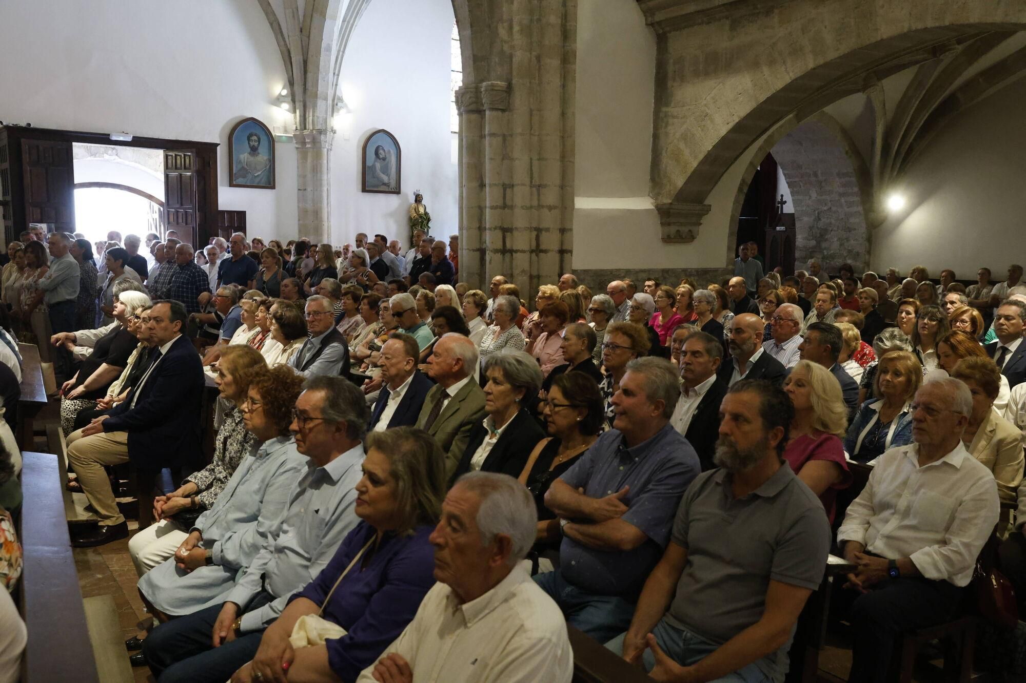 Las imágenes del funeral de Antonio Trevín en la basílica de Llanes.