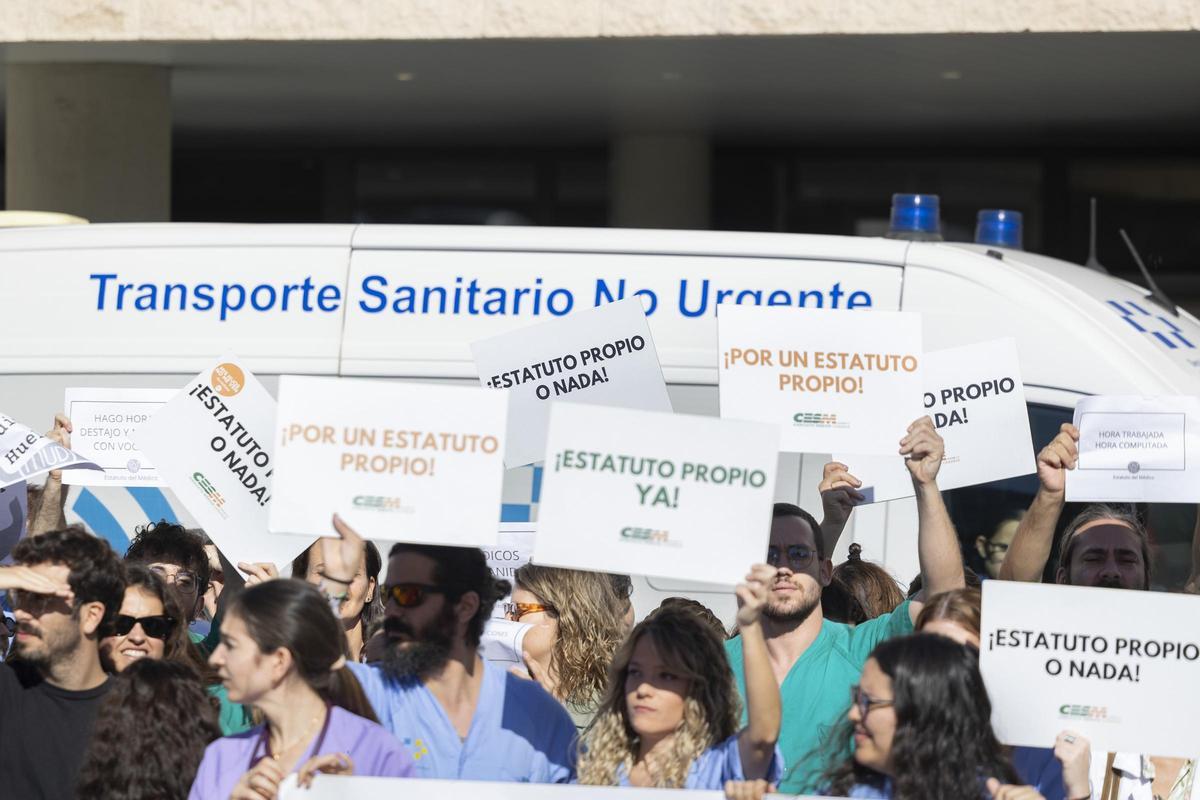 Un instante de la concentración celebrada el pasado martes en el Negrín.