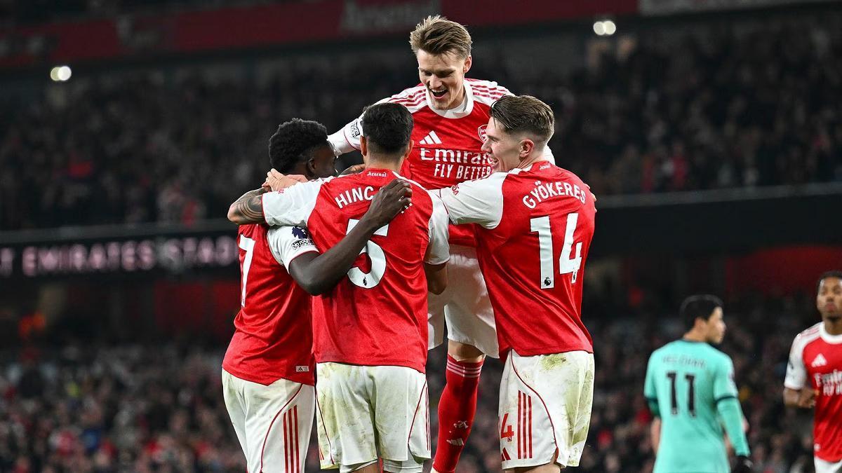 El Arsenal viene de vencer a los Wolves, permaneciendo en el liderato de la tabla