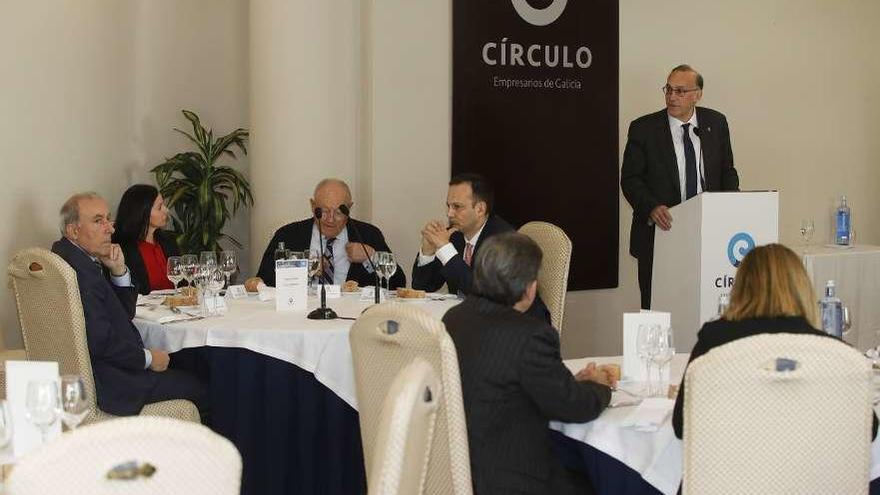 El rector Manuel Reigosa, durante su intervención en el Círculo de Empresarios de Galicia. // Alba Villar