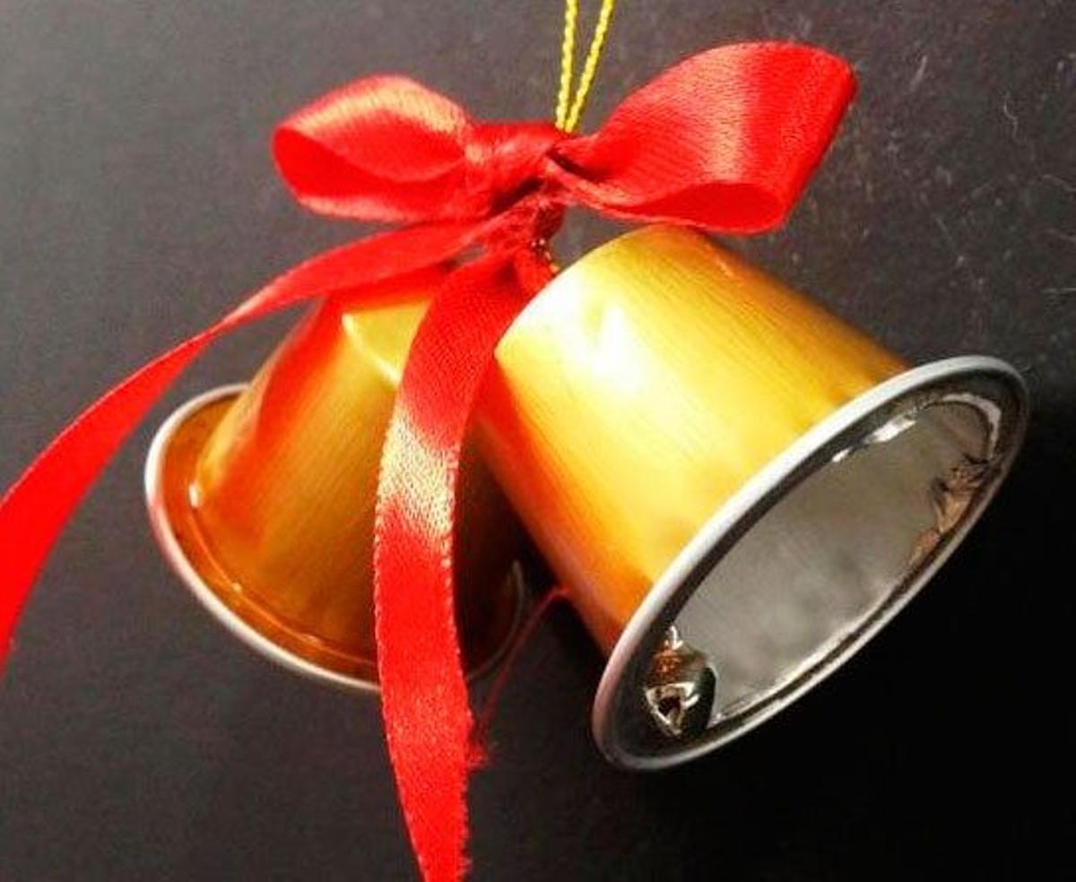 Campanas de Navidad con cápsulas de Nespresso