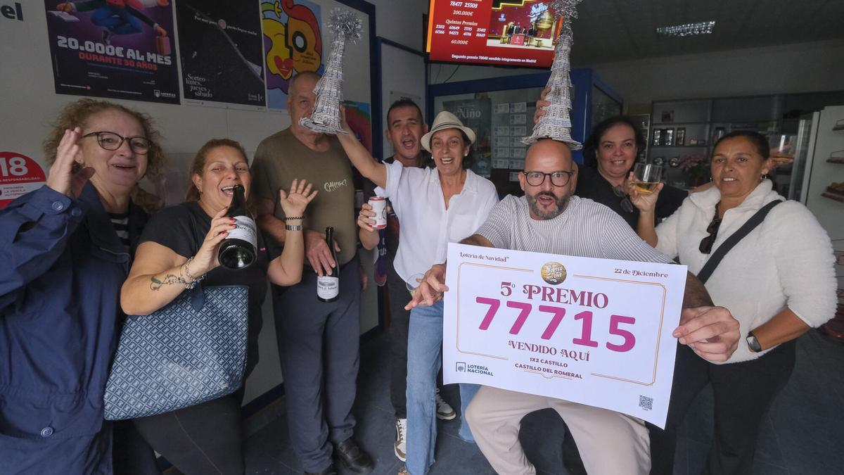 El 77715, uno de los quintos premios más repartidos cae en la administración de la calle del Conde de la Vega grande